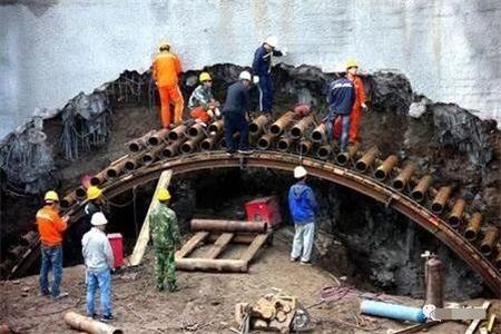 栾川隧道钢花管支护案例